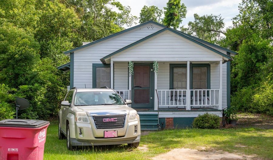 102 Crosby St, Baxley, GA 31513 - 2 Beds, 1 Bath