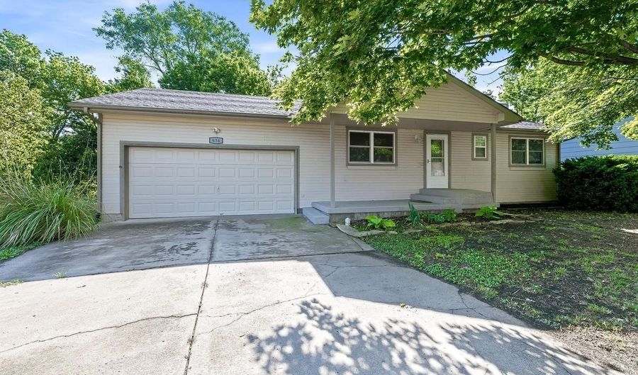 636 Dublin Dr, Andover, KS 67002 - 2 Beds, 3 Bath
