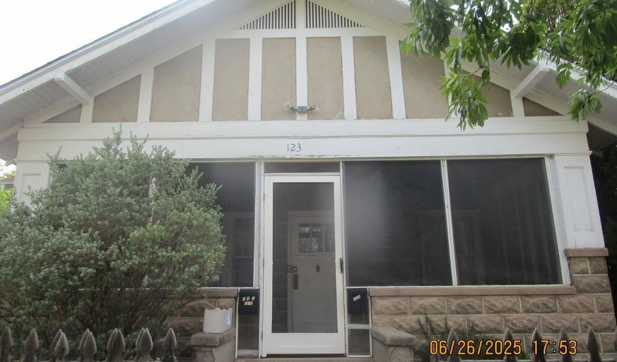 123 Maple St, Albuquerque, NM 87106 - 2 Beds, 1 Bath