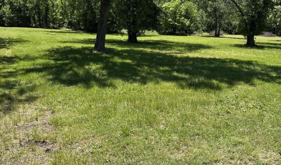 215 S Wyandotte, Baxter Springs, KS 66713 - 0 Beds, 0 Bath