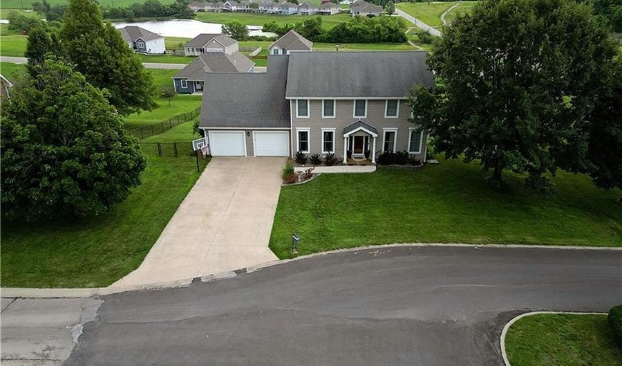 1502 Brookdale Dr, Atchison, KS 66002 - 4 Beds, 4 Bath