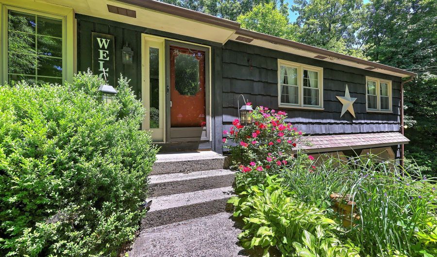 128 Cedar Ln, Beacon Falls, CT 06403 - 3 Beds, 3 Bath