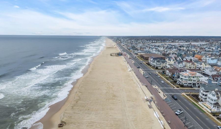 105 11th Ave, Belmar, NJ 07719 - 5 Beds, 5 Bath