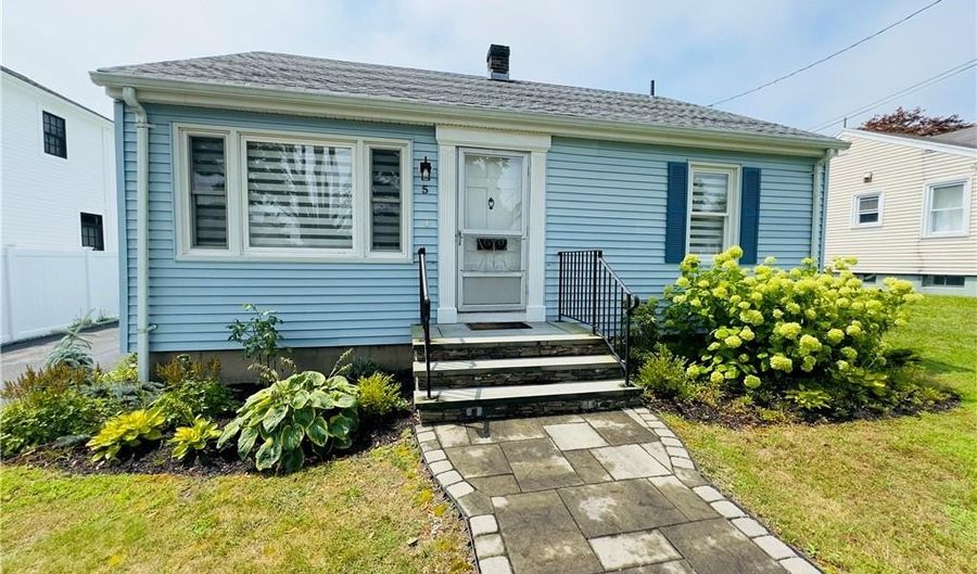 5 Holten Ave, Newport, RI 02840 - 3 Beds, 1 Bath