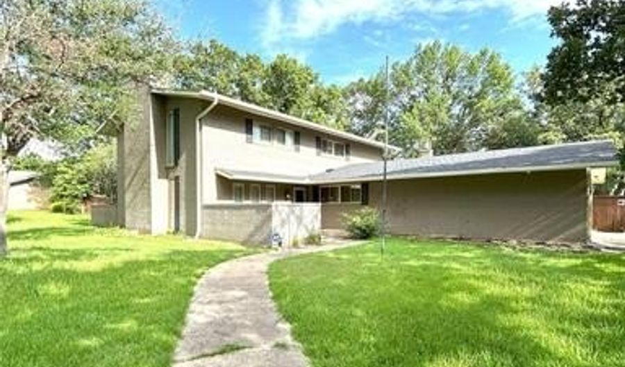2222 Cloverleaf Pl, Ardmore, OK 73401 - 4 Beds, 3 Bath