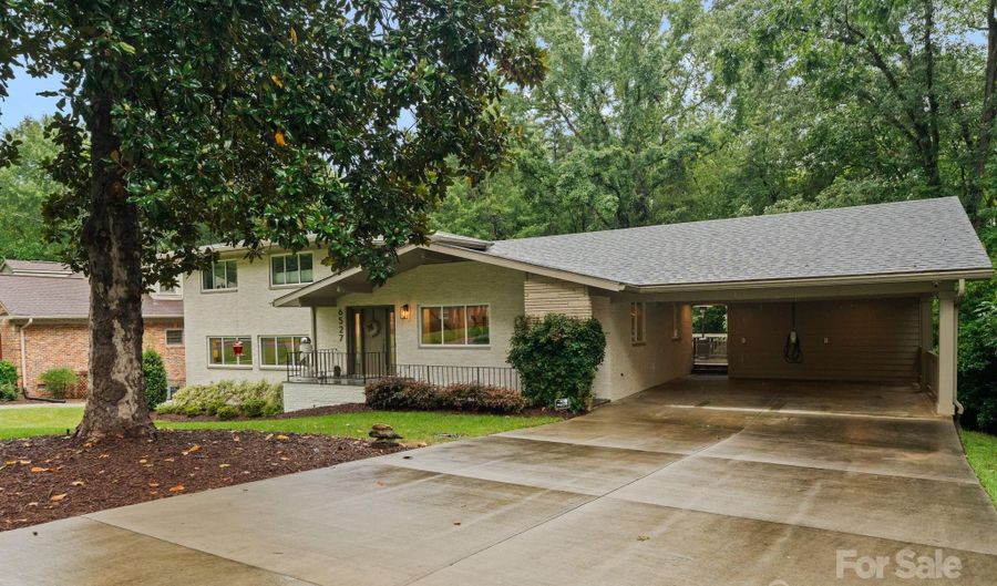 6527 Burlwood Rd, Charlotte, NC 28211 - 4 Beds, 4 Bath