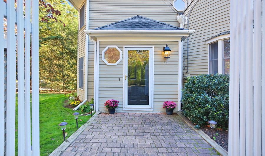 44 Hendrie Ave, Greenwich, CT 06878 - 4 Beds, 3 Bath