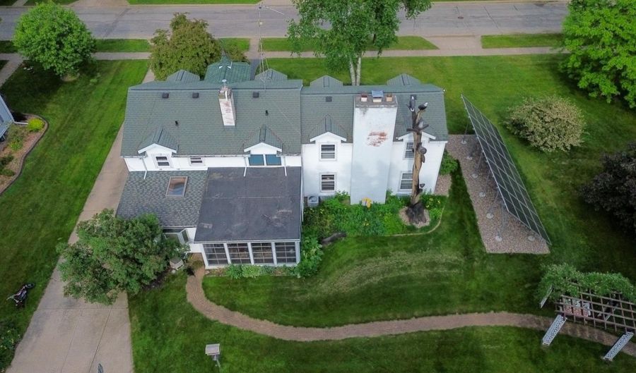 1230 N SUPERIOR St, Antigo, WI 54409 - 5 Beds, 3 Bath