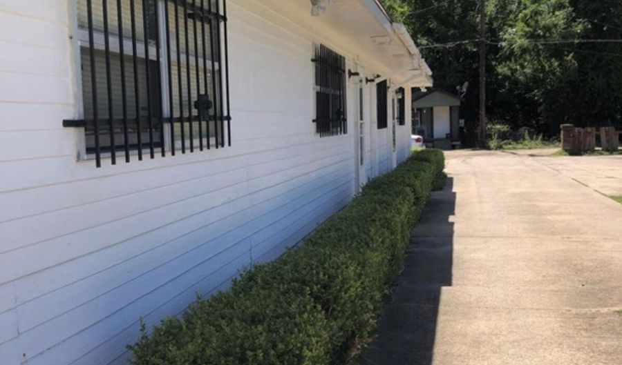 715 Central St, Belzoni, MS 39038 - 5 Beds, 3 Bath