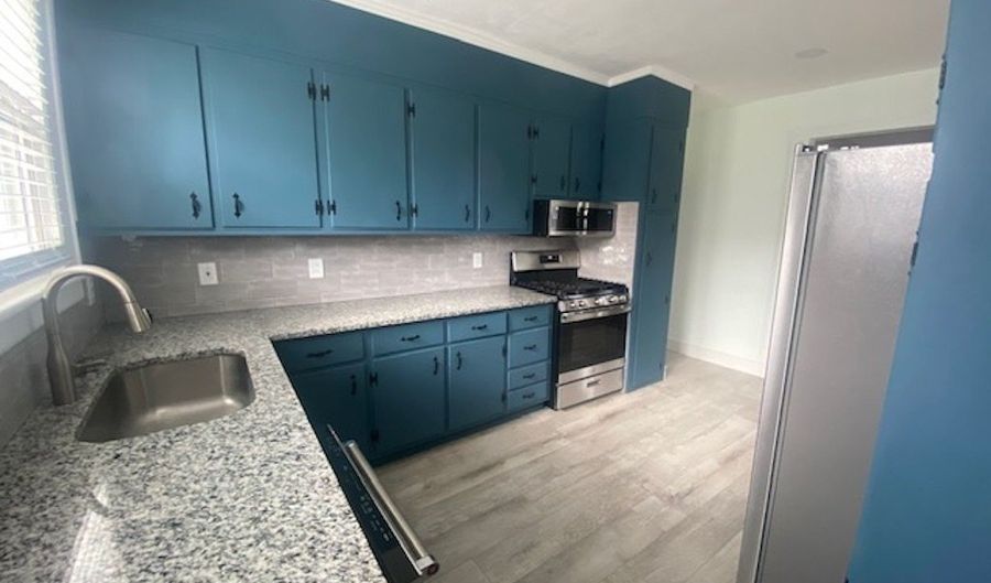 279 Wakelee Ave, Ansonia, CT 06401 - 2 Beds, 1 Bath