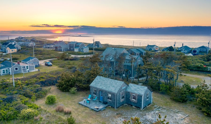 19 New Hampshire Ave, Nantucket, MA 02554 - 2 Beds, 1 Bath