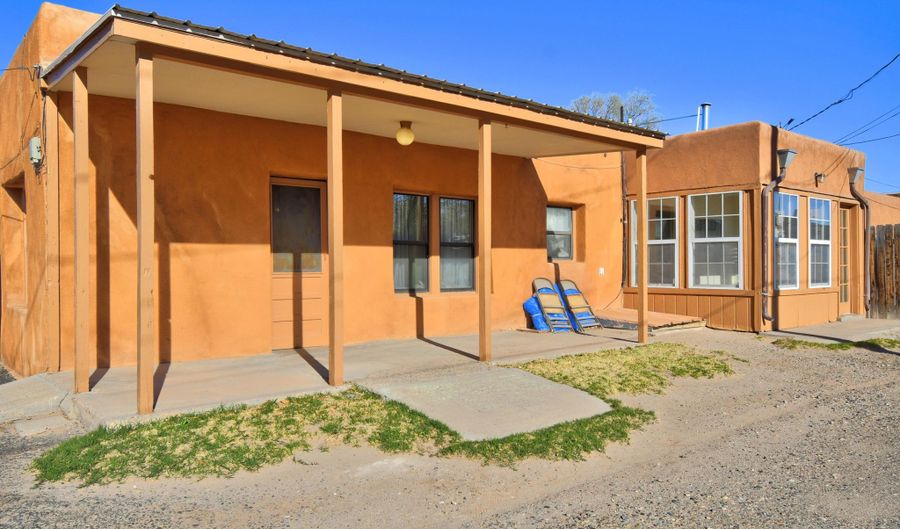 1723 VALLEY Rd SW, Albuquerque, NM 87105 - 8 Beds, 5 Bath