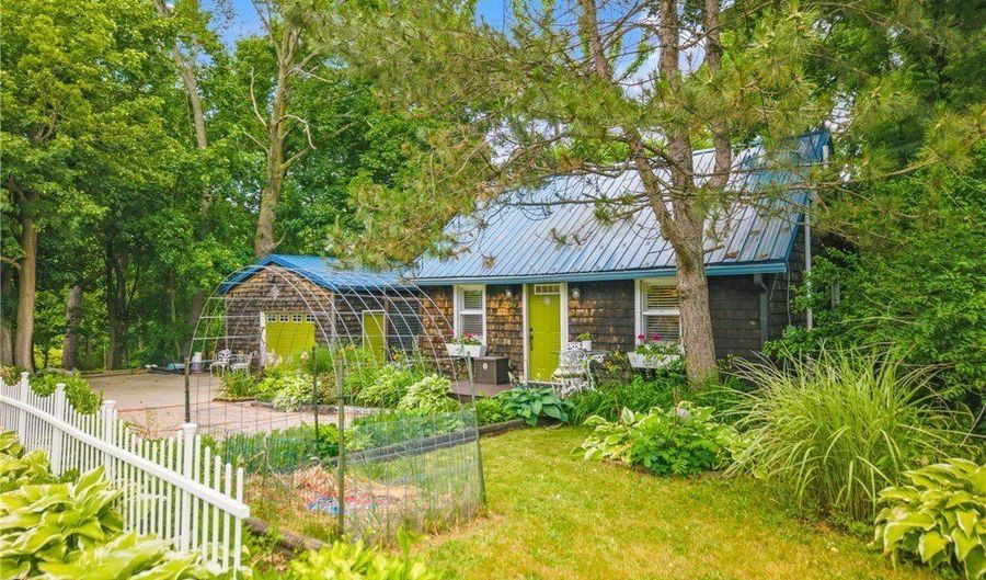 619 Portage Lakes Dr, Akron, OH 44319 - 1 Beds, 1 Bath