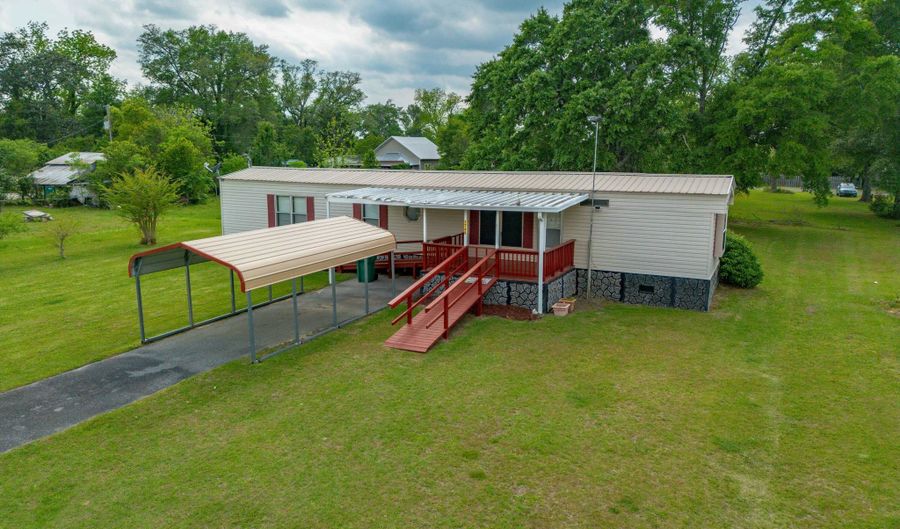 1749 Carolina St, Alford, FL 32420 - 2 Beds, 2 Bath