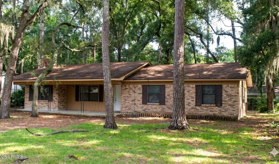 6 Oakwood Dr, Beaufort, SC 29907 - 3 Beds, 2 Bath