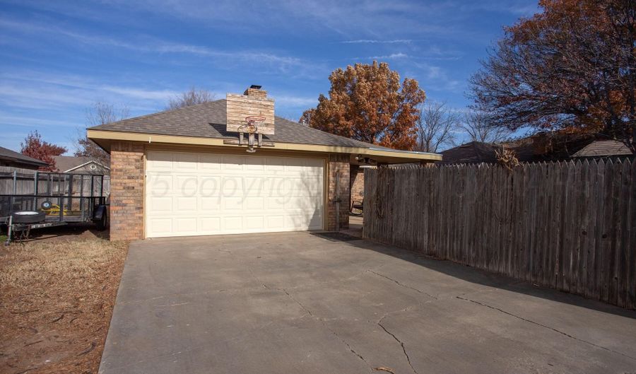 7305 QUEENS Pl, Amarillo, TX 79109 - 3 Beds, 2 Bath