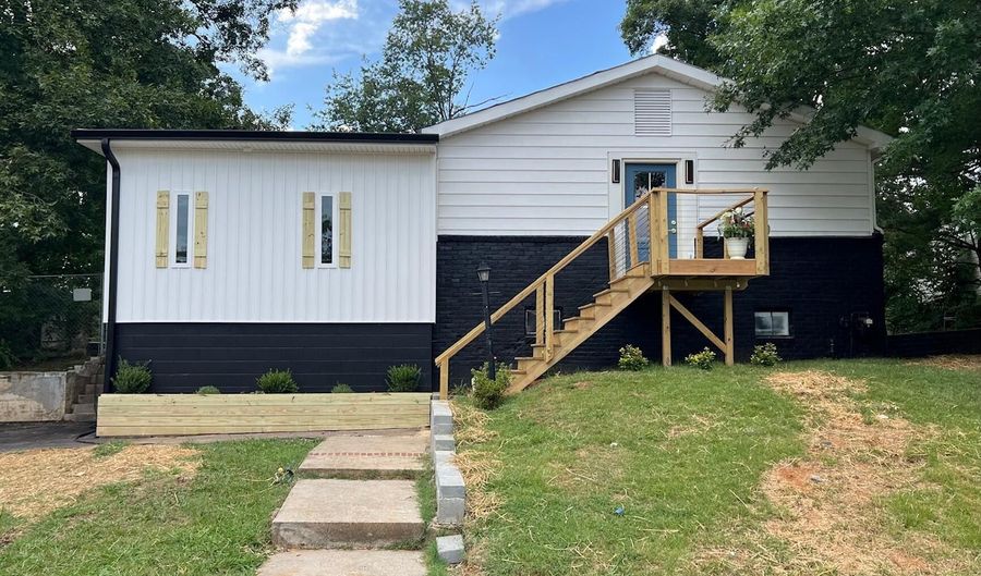 839 Gilbert St, Alcoa, TN 37701 - 3 Beds, 2 Bath