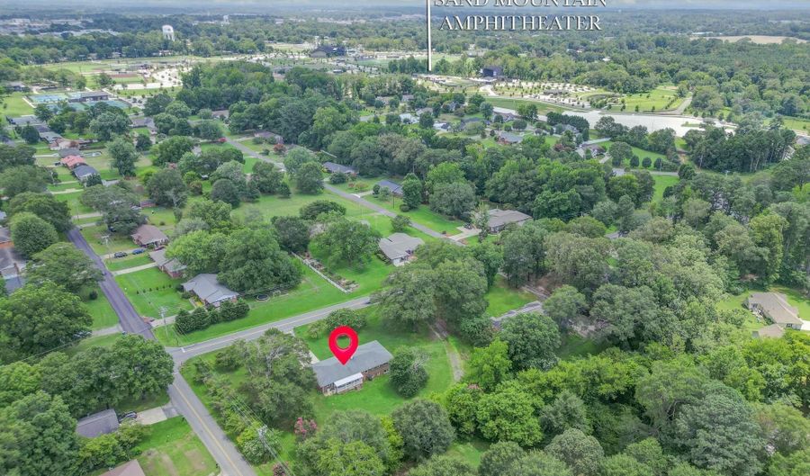 312 N Edmondson, Albertville, AL 35950 - 4 Beds, 3 Bath