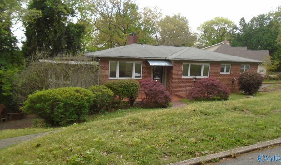 830 Fairway Dr, Anniston, AL 36207 - 2 Beds, 3 Bath