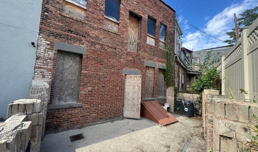 120 KENNEDY Blvd, Bayonne, NJ 07002 - 4 Beds, 4 Bath