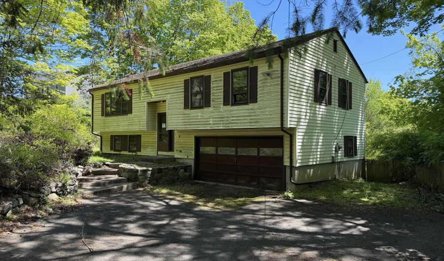 15 Bear Mountain Rd, Danbury, CT 06811 - 3 Beds, 2 Bath