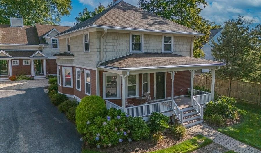40 Vine St, East Greenwich, RI 02818 - 3 Beds, 3 Bath