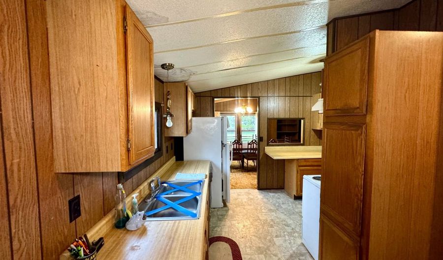 1401 6th St, Britton, SD 57430 - 3 Beds, 2 Bath