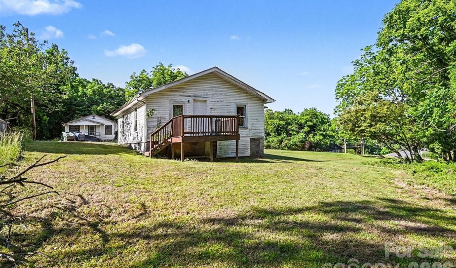1025 Martin Luther King Jr Dr, Albemarle, NC 28001 - 2 Beds, 1 Bath