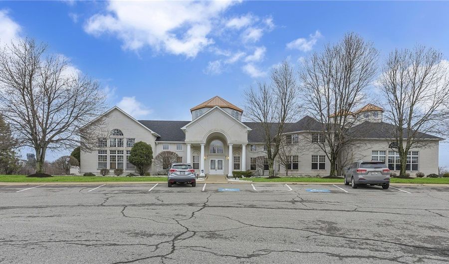 216 Adams Pointe Blvd 8, Adams Twp., PA 16046 - 3 Beds, 2 Bath