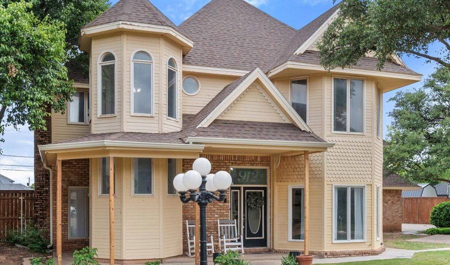 912 Velray Ave, Abernathy, TX 79311 - 4 Beds, 4 Bath