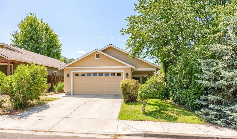 595 Elizabeth Ave, Ashland, OR 97520 - 3 Beds, 2 Bath