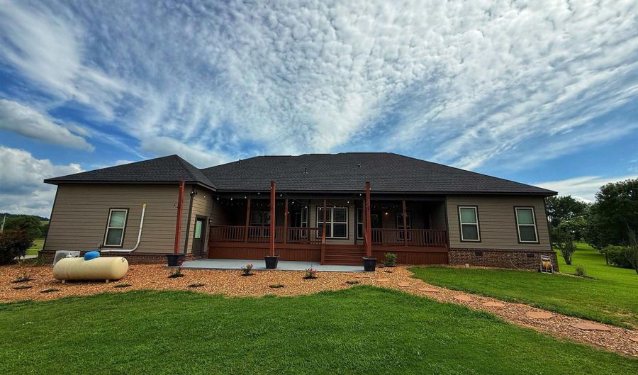 70 Gates Ln, Batesville, AR 72501 - 4 Beds, 3 Bath