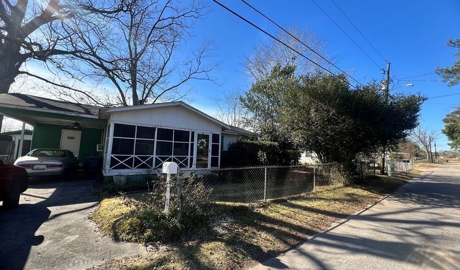 110 Smith St, Ashford, AL 36312 - 3 Beds, 2 Bath