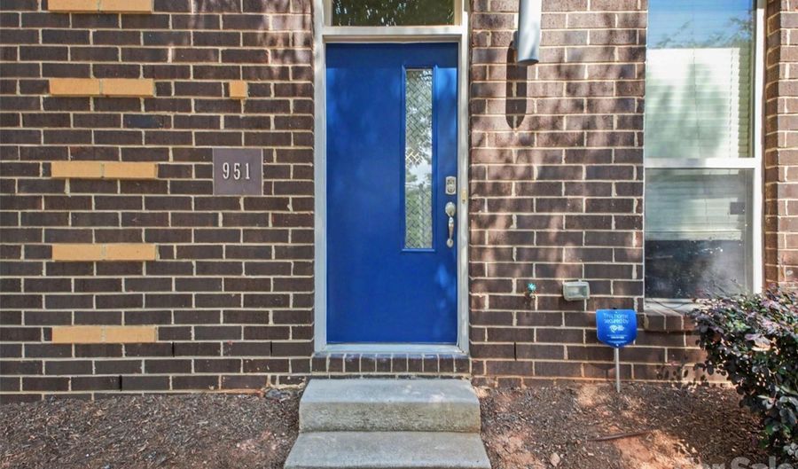 951 Warren Burgess Ln, Charlotte, NC 28205 - 3 Beds, 3 Bath