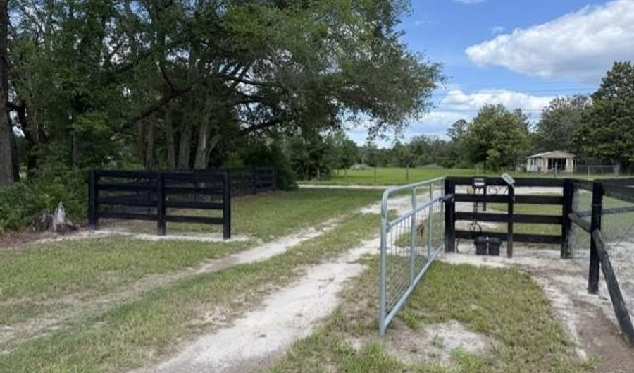 559 SW 15th Ct, Bell, FL 32619 - 2 Beds, 1 Bath