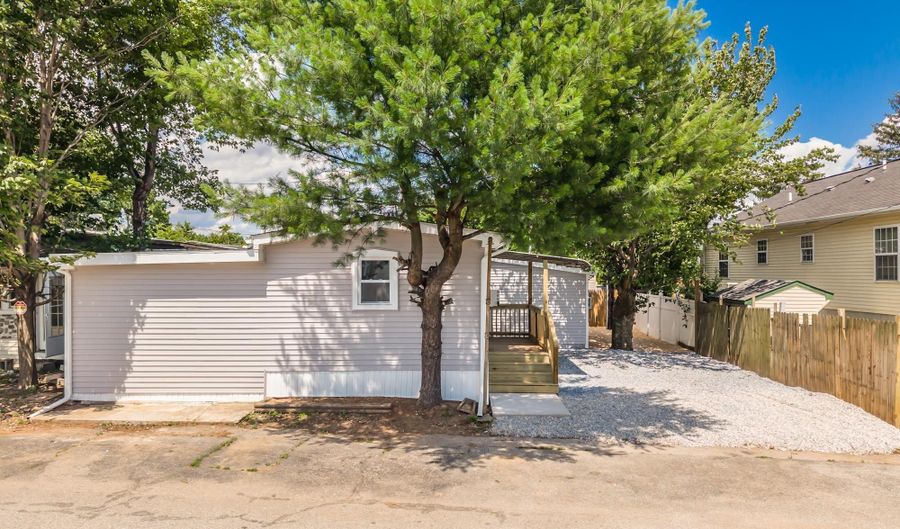 8 SHERMAN Dr, Claymont, DE 19703 - 5 Beds, 2 Bath