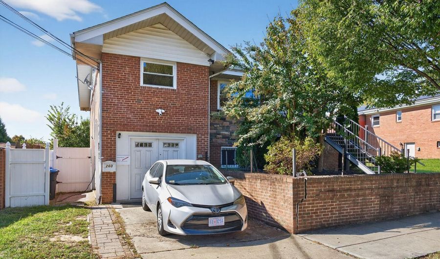 260 45TH St NE, Washington, DC 20019 - 4 Beds, 3 Bath
