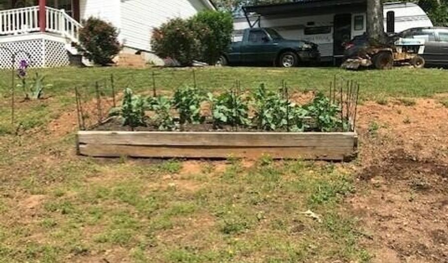 978 County Road 82, Athens, TN 37303 - 3 Beds, 1 Bath