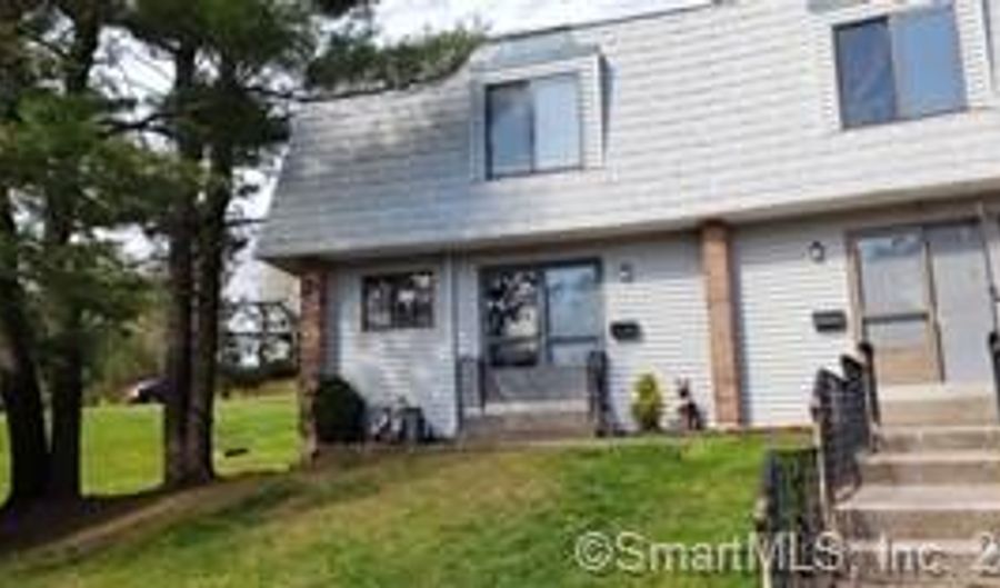 27 Chestnut Ct 27, Cromwell, CT 06416 - 3 Beds, 3 Bath