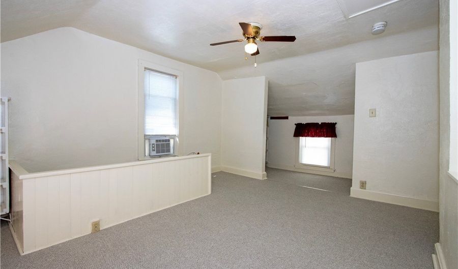 219 W Washington St, Ashland, OH 44805 - 3 Beds, 1 Bath