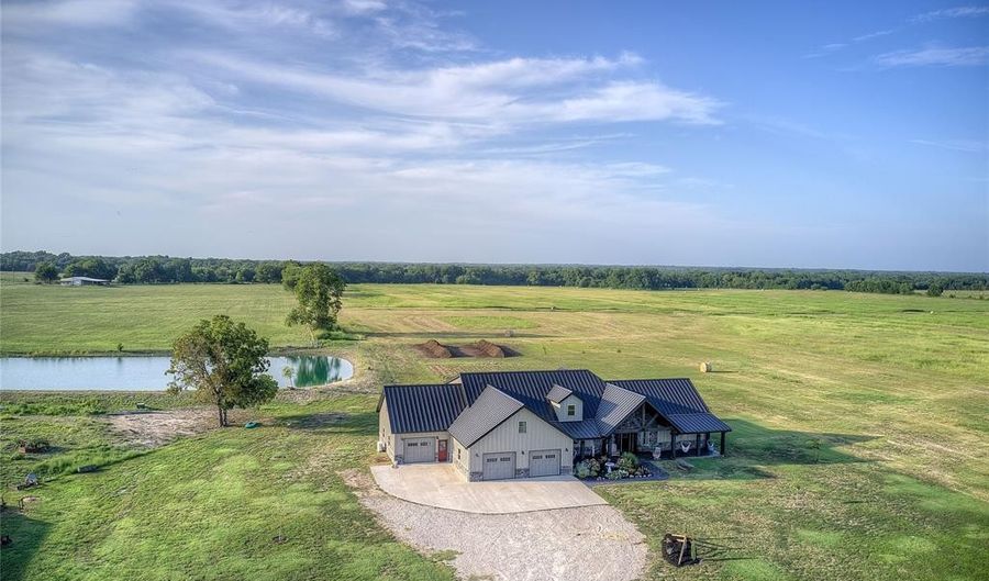 1588 County Road 4822, Wolfe City, TX 75496 - 6 Beds, 5 Bath