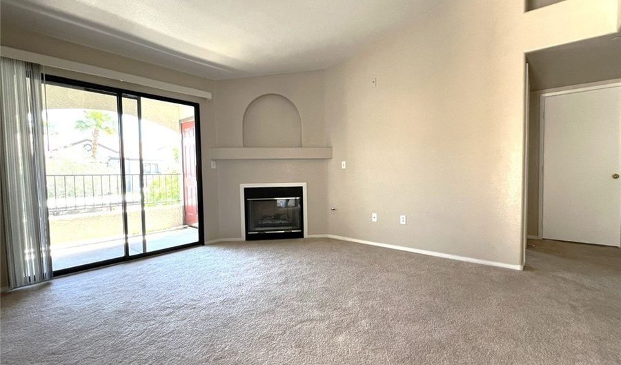 950 SEVEN HILLS Dr 122, Henderson, NV 89052 - 1 Beds, 1 Bath