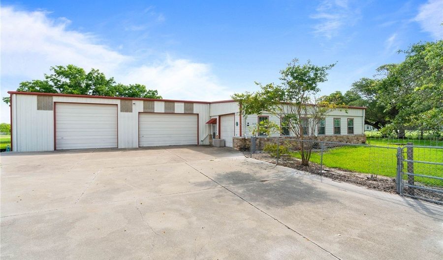 2570 County Road 2028, Aransas Pass, TX 78336 - 5 Beds, 4 Bath