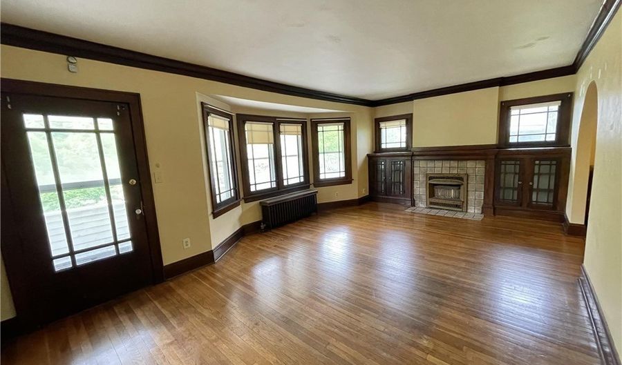 179 Burton Ave, Akron, OH 44302 - 2 Beds, 1 Bath