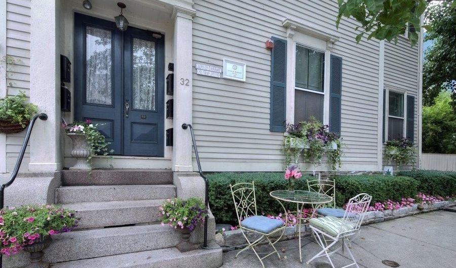 32 School St 3, Newport, RI 02840 - 1 Beds, 1 Bath