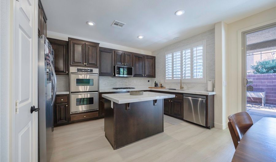 10543 WINTER GRASS Dr, Las Vegas, NV 89135 - 5 Beds, 4 Bath