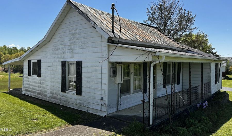 145 Country Ln, Afton, TN 37616 - 3 Beds, 1 Bath