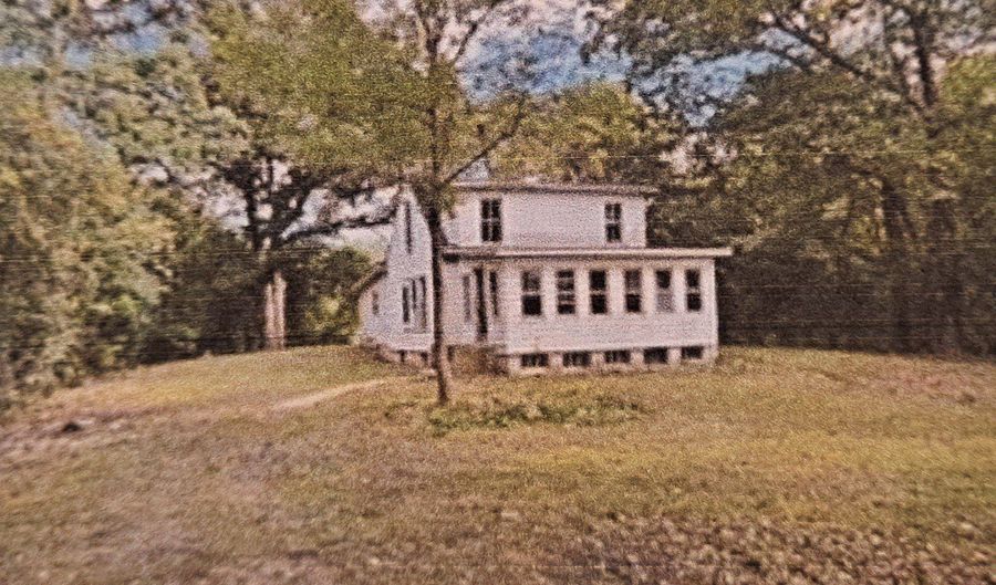 42310 N Woodbine Ave, Antioch, IL 60002 - 4 Beds, 2 Bath