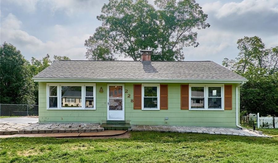 228 Newton Pl, Ballwin, MO 63021 - 3 Beds, 1 Bath