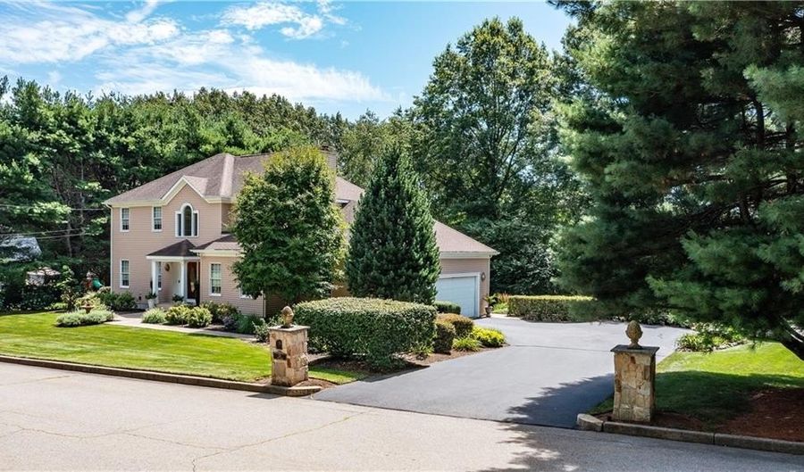 38 Mark Dr, Lincoln, RI 02865 - 3 Beds, 3 Bath